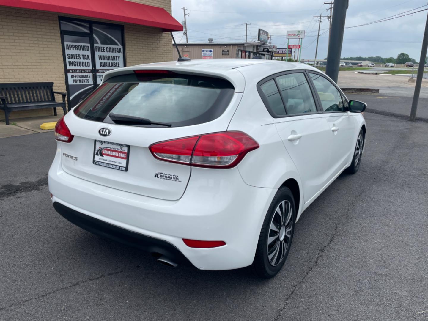 2016 White Kia Forte5 (KNAFK5A86G5) with an 4-Cyl, GDI, 2.0 Liter engine, Auto, 6-Spd w/Sportmatic and Active ECO System transmission, located at 8008 Warden Rd, Sherwood, AR, 72120, (501) 801-6100, 34.830078, -92.186684 - Photo#7